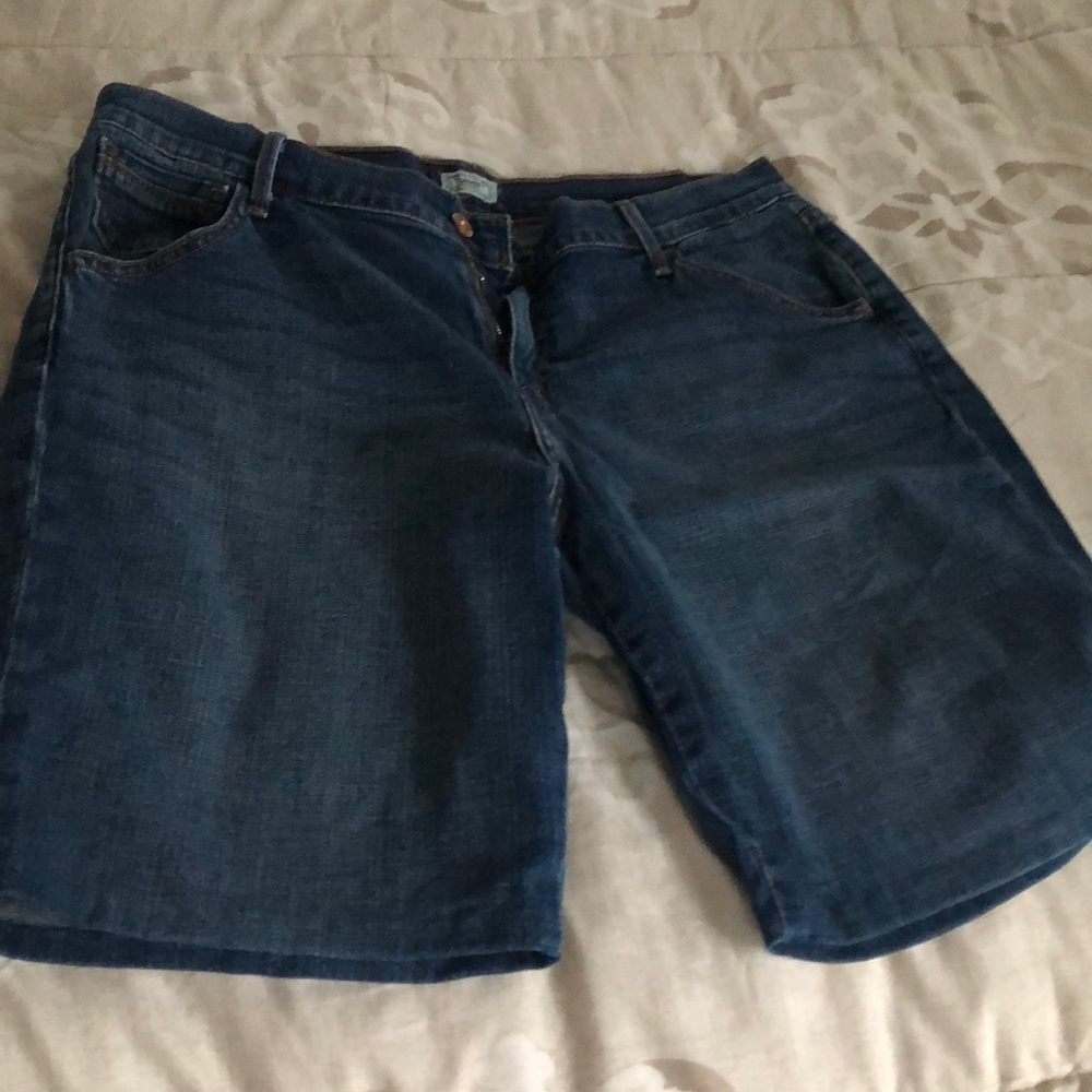 Size 12 Levi Bermuda shorts
